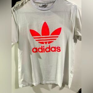 ADIDAS 
WHITE
Women’s MED